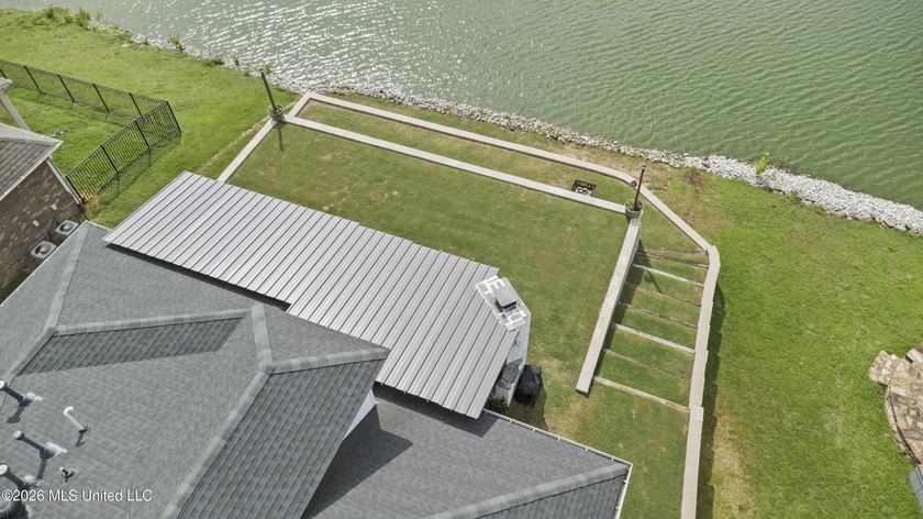 Welcome to 1211 Cross Creek E Drive in Hernando, where comfort - photo 38