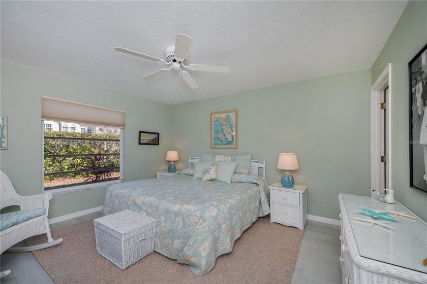 Welcome to this beautifully updated FIRST FLOOR, 2-bedroom - photo 21
