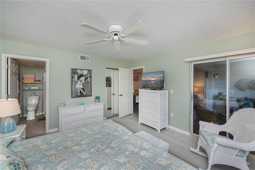 Welcome to this beautifully updated FIRST FLOOR, 2-bedroom - photo 22