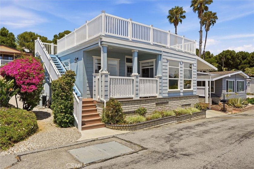 Very few 2015-built homes offer rooftop 180-degree views of - photo 3