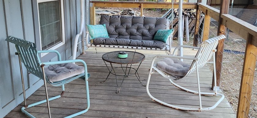 Discover this charming cabin, perfect for year-round living or a - photo 8