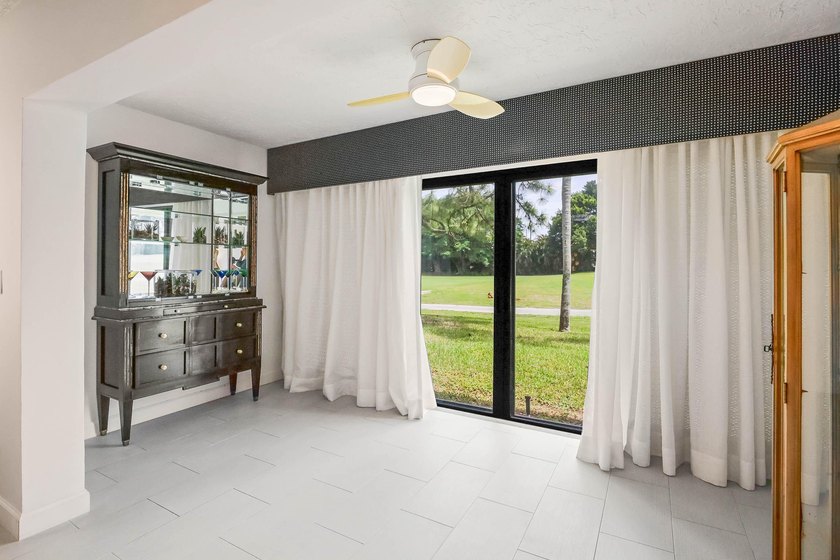 Updated 2-bedroom + den, 2-bathroom first-floor unit with golf - photo 11