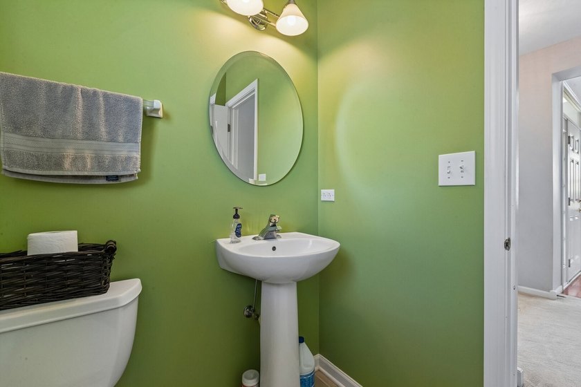 Welcome to this beautifully maintained 4-bedroom, 2.5-bath home - photo 13