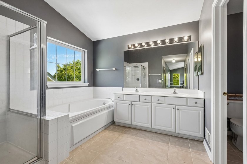 Welcome to this beautifully maintained 4-bedroom, 2.5-bath home - photo 17
