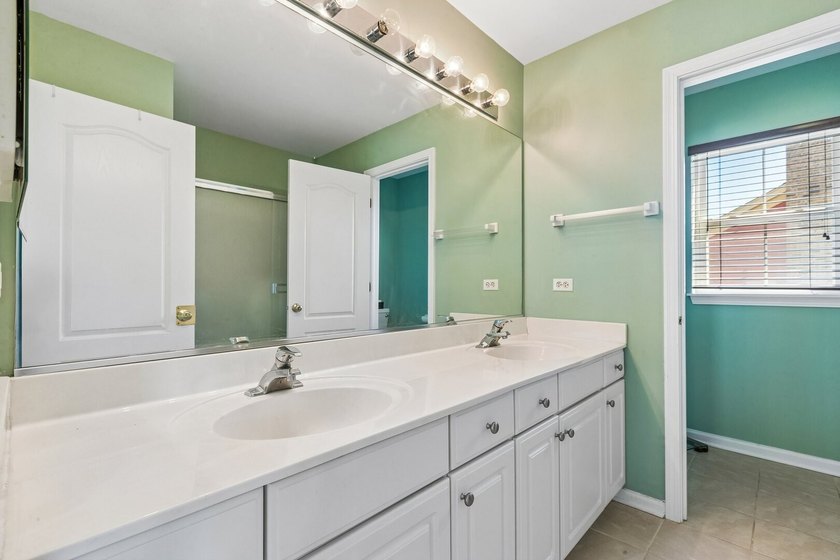 Welcome to this beautifully maintained 4-bedroom, 2.5-bath home - photo 19