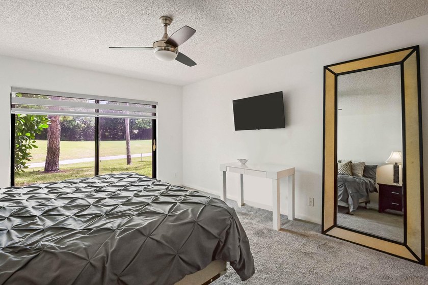 Updated 2-bedroom + den, 2-bathroom first-floor unit with golf - photo 21