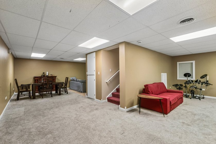 Welcome to this beautifully maintained 4-bedroom, 2.5-bath home - photo 22