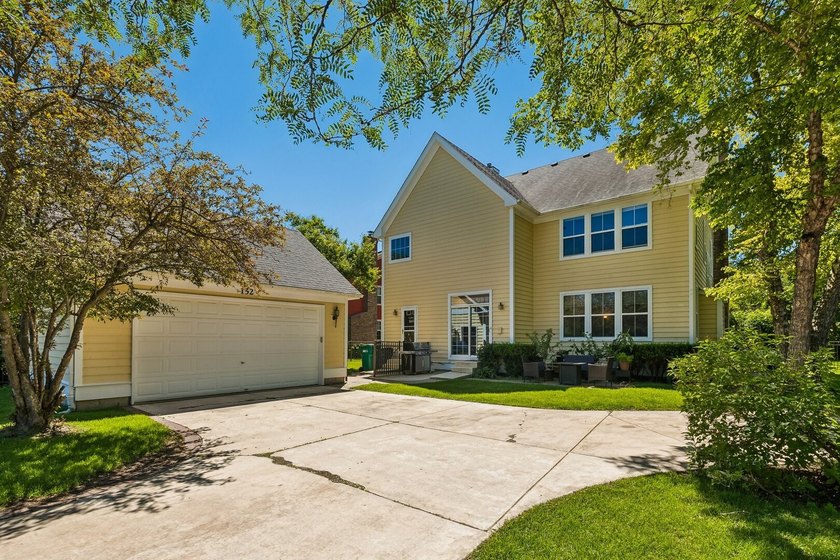 Welcome to this beautifully maintained 4-bedroom, 2.5-bath home - photo 27