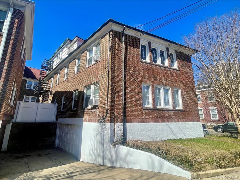 Woodlawn legal brick Triplex! Well maintained home with 3 bright - photo 30