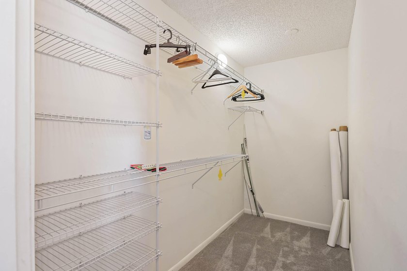 Updated 2-bedroom + den, 2-bathroom first-floor unit with golf - photo 30