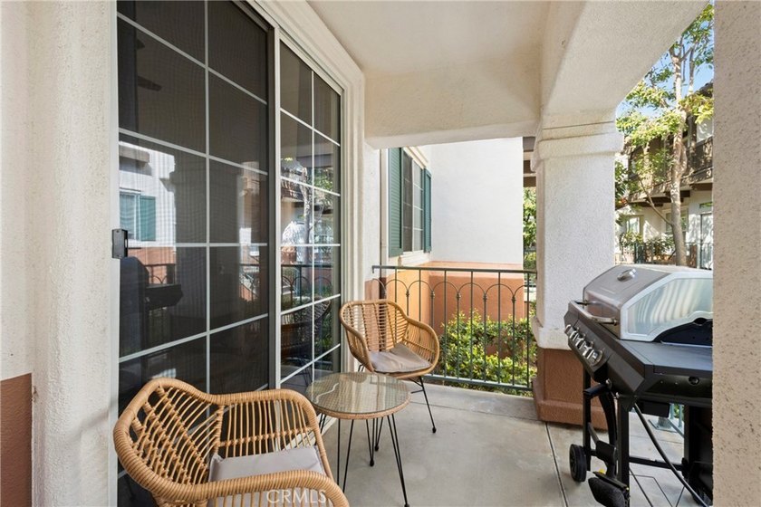 Welcome to this beautifully updated, move-in ready townhouse - photo 4