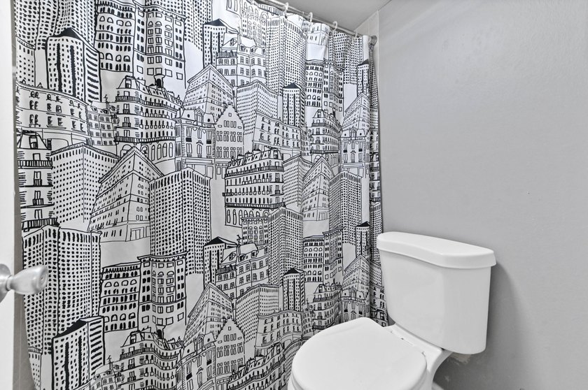 Discover this charming 2-bedroom, 2-bathroom ground floor - photo 17