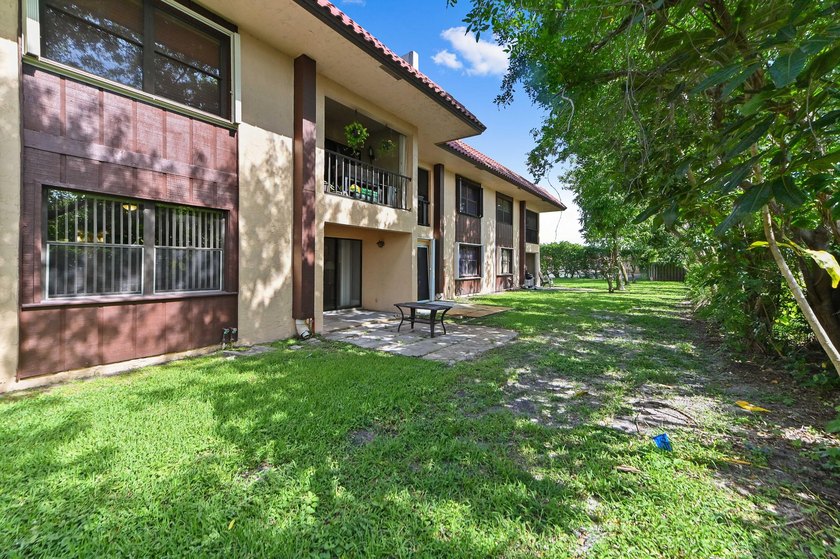 Discover this charming 2-bedroom, 2-bathroom ground floor - photo 21