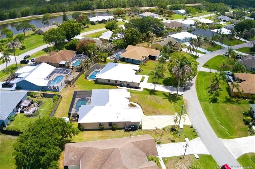Welcome to this stunning 3 bedroom, 2.5 baths POOL home at - photo 11