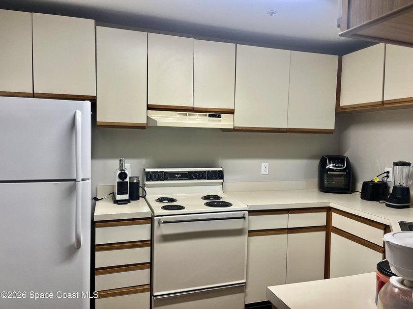 3rd floor 2bedroom, 2-bath split-floor plan condo offers the - photo 2