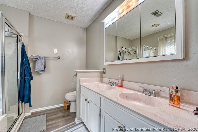 Welcome home to this beautifully maintained 3-bedroom, 2.5-bath - photo 13
