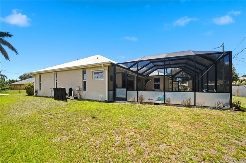 Welcome to this stunning 3 bedroom, 2.5 baths POOL home at - photo 16