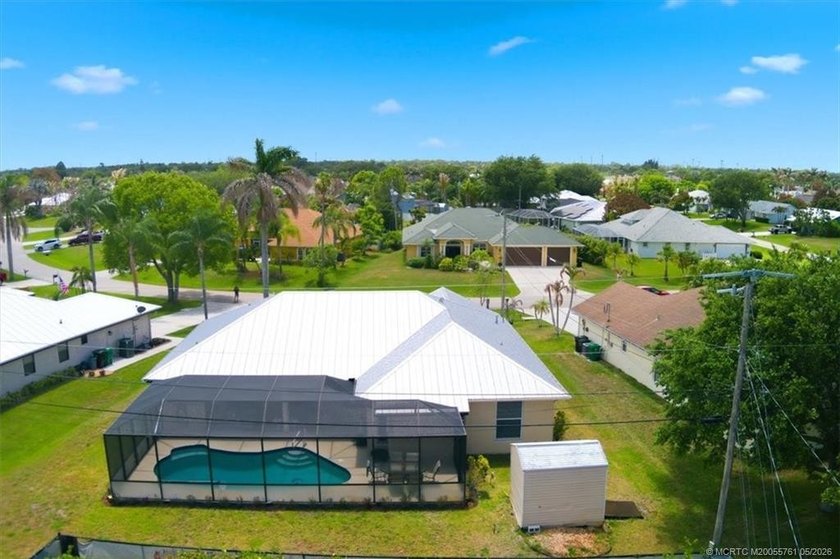 Welcome to this stunning 3 bedroom, 2.5 baths POOL home at - photo 21