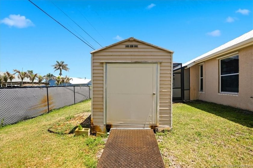 Welcome to this stunning 3 bedroom, 2.5 baths POOL home at - photo 25