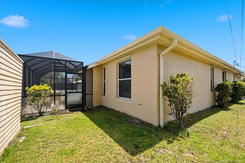Welcome to this stunning 3 bedroom, 2.5 baths POOL home at - photo 28