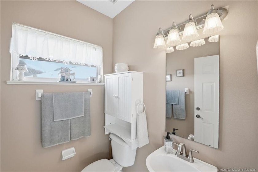 Welcome to this stunning 3 bedroom, 2.5 baths POOL home at - photo 33