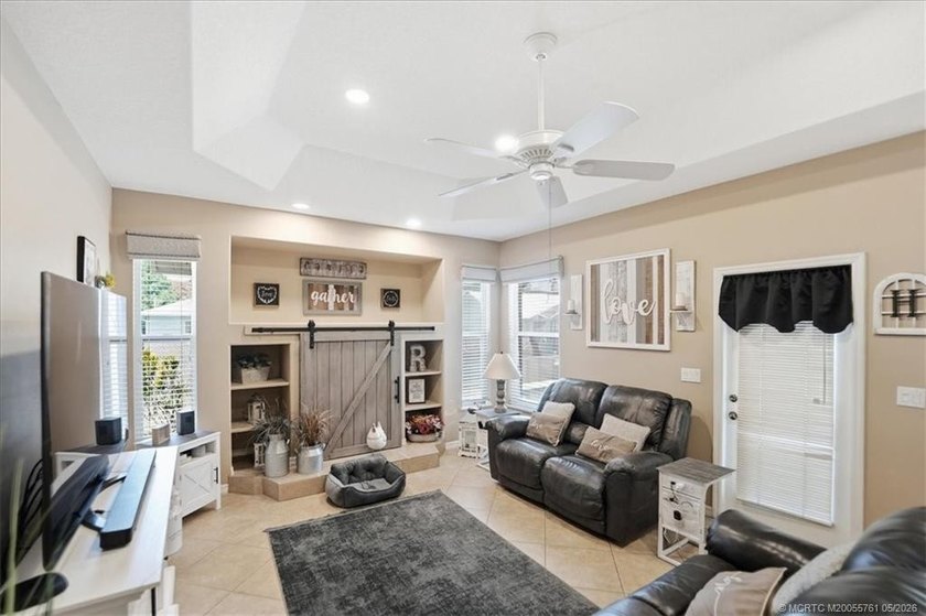 Welcome to this stunning 3 bedroom, 2.5 baths POOL home at - photo 44