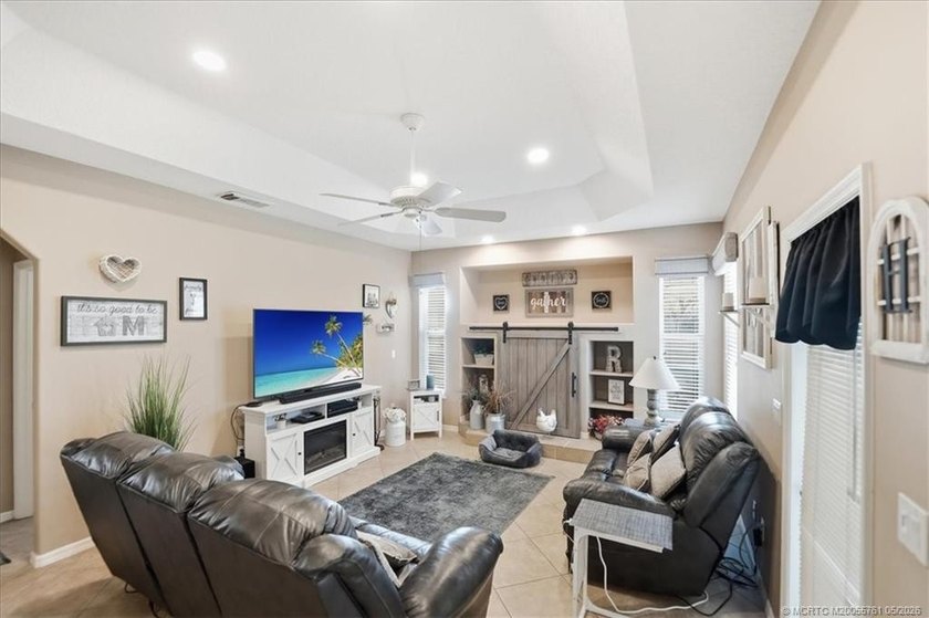 Welcome to this stunning 3 bedroom, 2.5 baths POOL home at - photo 45