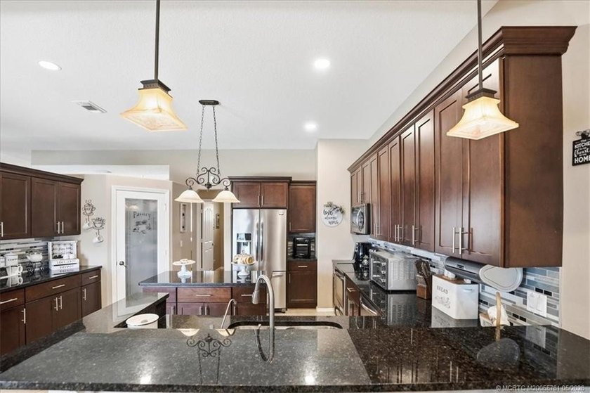 Welcome to this stunning 3 bedroom, 2.5 baths POOL home at - photo 47