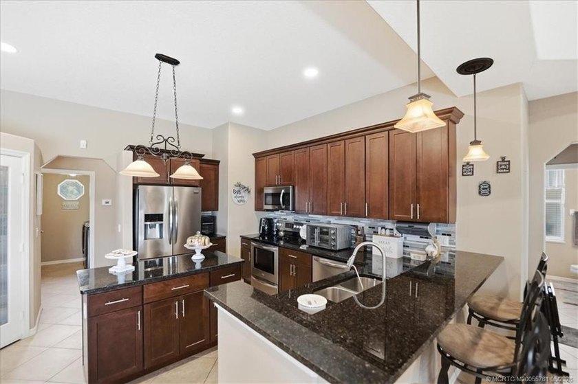 Welcome to this stunning 3 bedroom, 2.5 baths POOL home at - photo 48