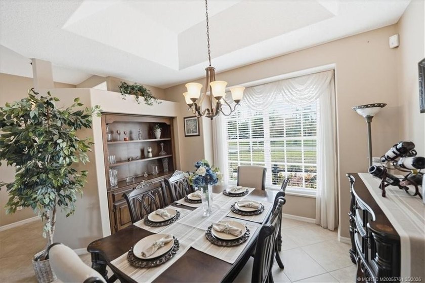 Welcome to this stunning 3 bedroom, 2.5 baths POOL home at - photo 49