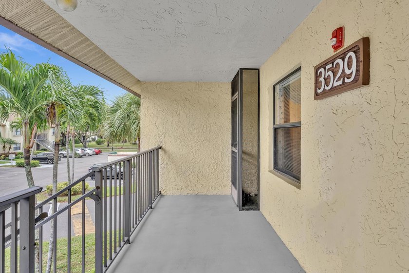 GREAT 2/2 CONDO WITH LAKE VIEW...2 CLUB HOUSES WITH GREAT - photo 3