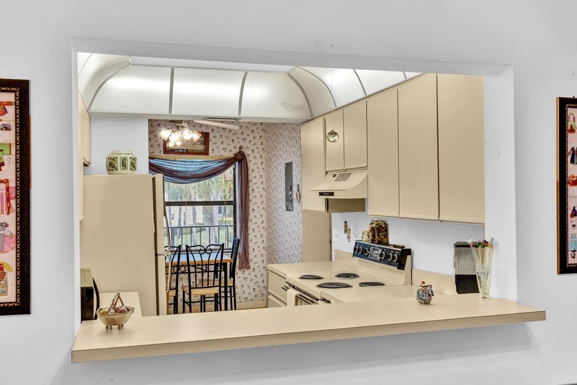 GREAT 2/2 CONDO WITH LAKE VIEW...2 CLUB HOUSES WITH GREAT - photo 8