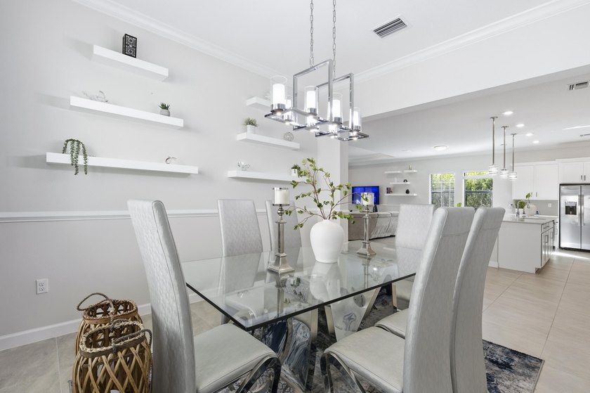 Well Appointed 3 bedrooms 2.5 bath home located on the lake in - photo 6