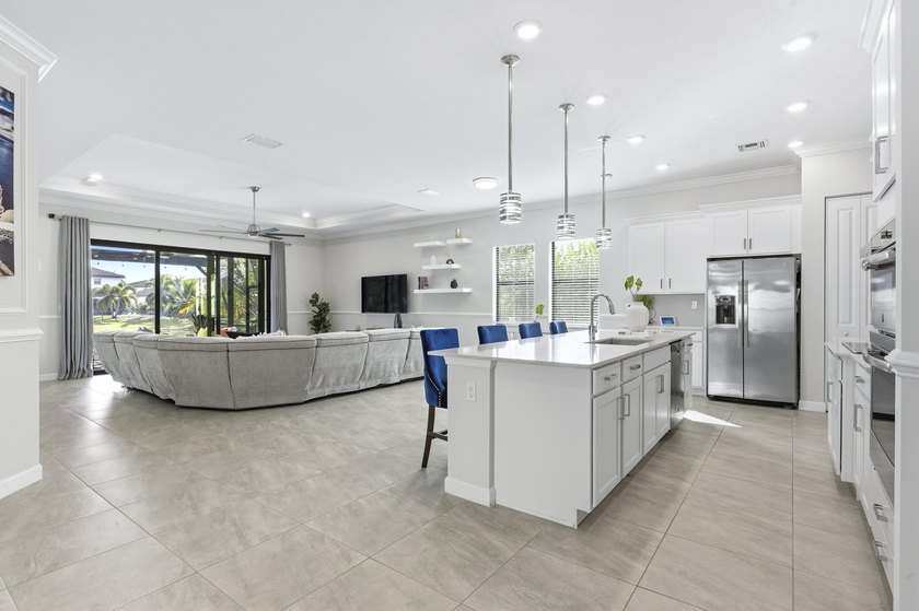 Well Appointed 3 bedrooms 2.5 bath home located on the lake in - photo 10