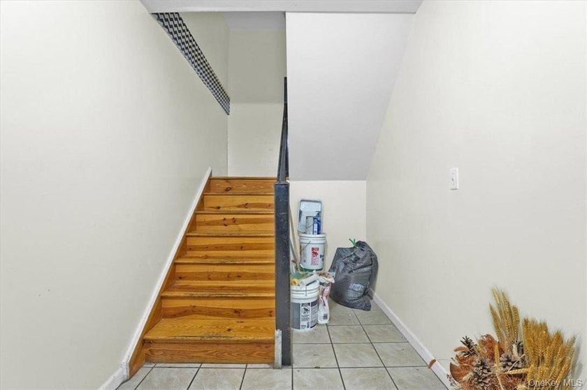 Exquisite three-family home located on a quiet, friendly block - photo 2