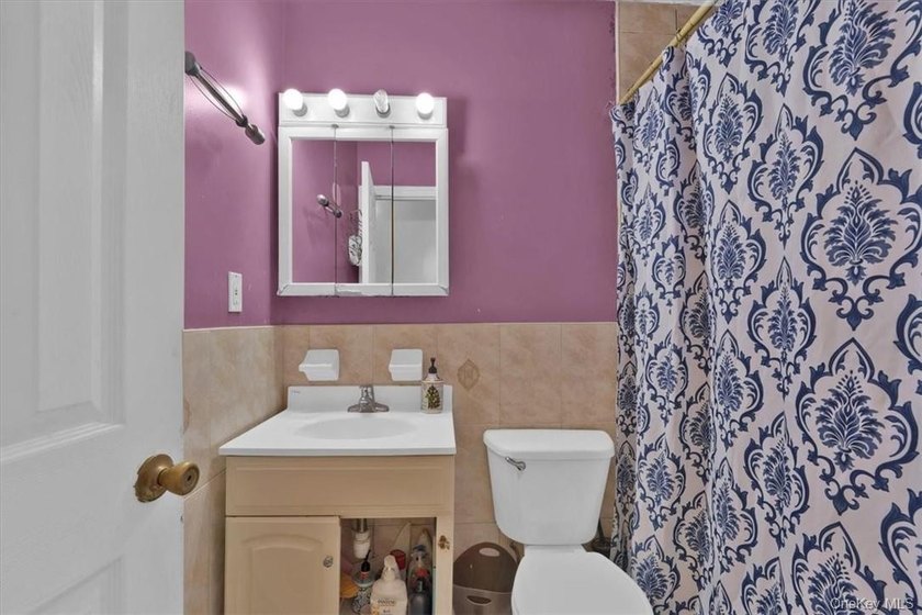 Exquisite three-family home located on a quiet, friendly block - photo 7