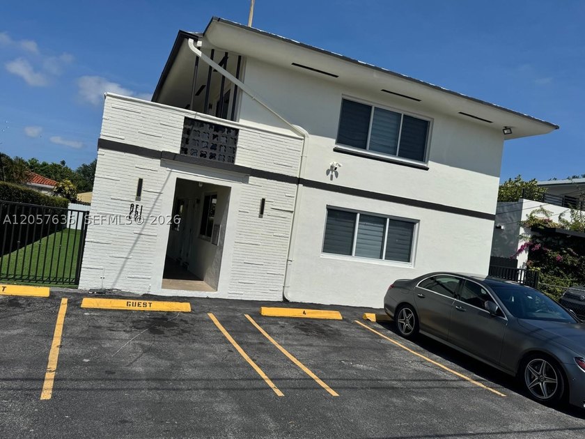 PRICED TO SELL! Introducing this real estate gem:a completely - photo 2