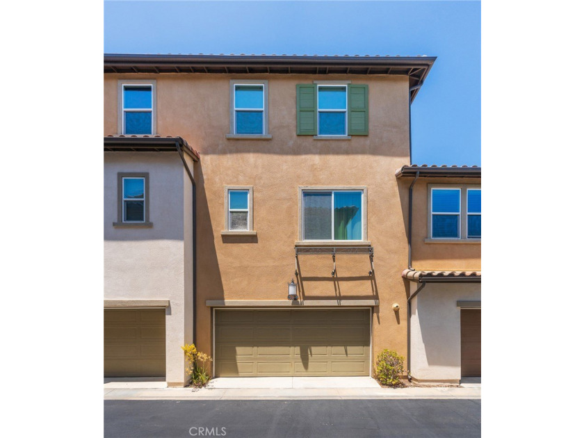 Welcome to Coastal Walk, one of Huntington Beach's newer - photo 5