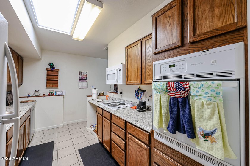 Welcome to Phase 1 of Sun City! This Ready-To-Enjoy 2-BDRM - photo 4