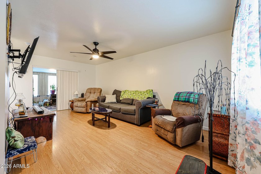 Welcome to Phase 1 of Sun City! This Ready-To-Enjoy 2-BDRM - photo 6