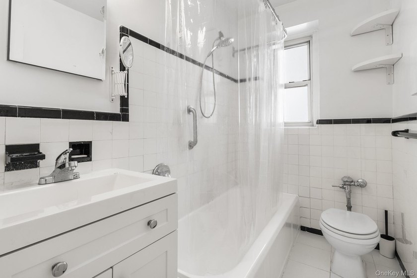 Welcome to 75 Bank Street, a charming prewar Art Deco - photo 21