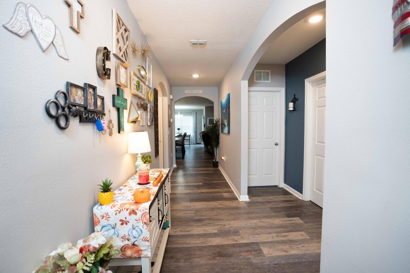 Welcome to Cobblestone! This beautiful 3 bedroom, 2 bathroom - photo 13