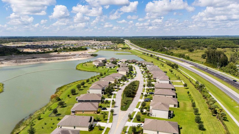 Welcome to Cobblestone! This beautiful 3 bedroom, 2 bathroom - photo 29