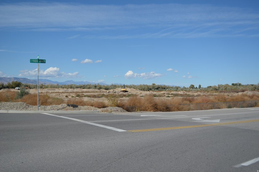 Large Corner Lot on the main route from I 15 to Provo Airport - photo 2