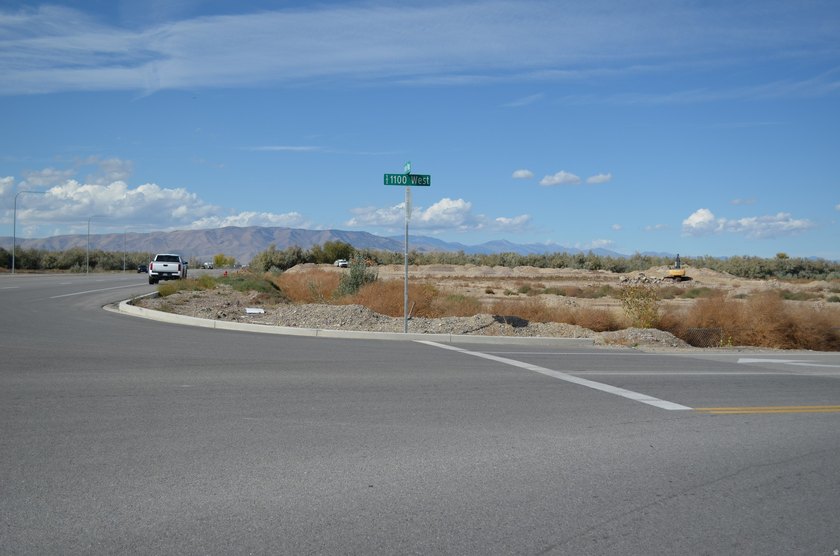 Large Corner Lot on the main route from I 15 to Provo Airport - photo 3