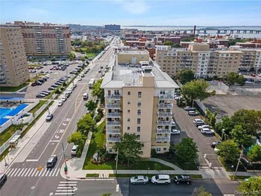 The cheapest modern (2007 building) 3BR 2BA condo over 1200sqft - photo 17