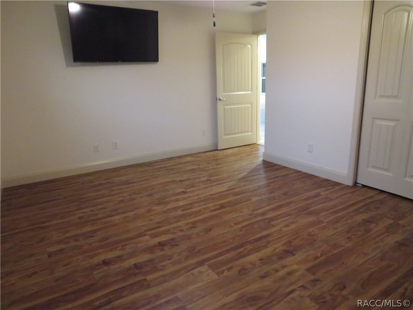 Welcome to a home designed for those who value comfort, privacy - photo 20