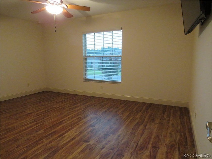Welcome to a home designed for those who value comfort, privacy - photo 21