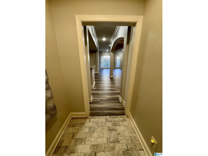 Move-in ready condominium in the heart of VESTAVIA HILLS! This 2 - photo 3