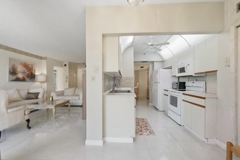 Beautiful 2nd floor 2-bedroom, 2-bath condo in Senior Community - photo 18